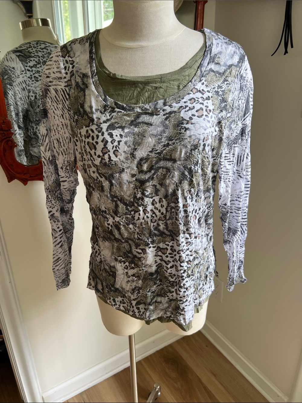 Women’s Long Sleeve Animal Print Layered Top - Olive/White